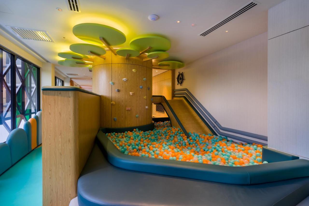 M & Hotel