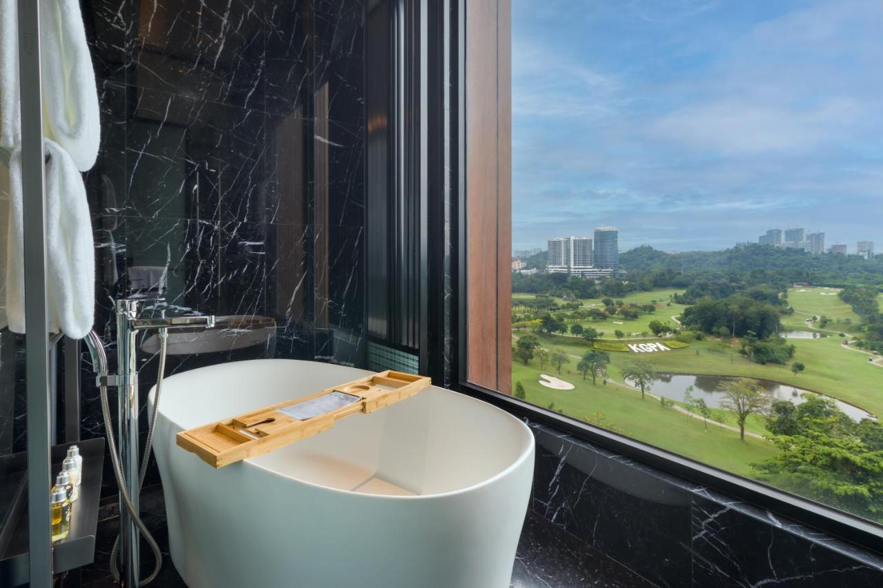 Hotel M &